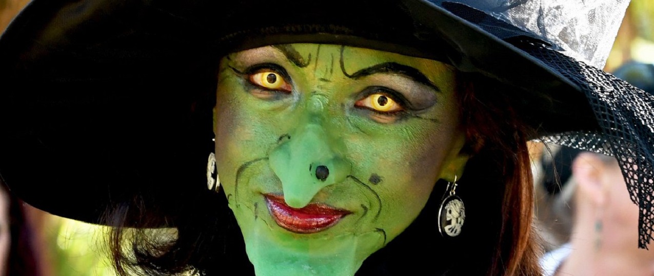 Grøn heks med næse og make up